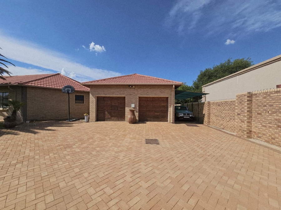 4 Bedroom Property for Sale in Ladybrand Free State